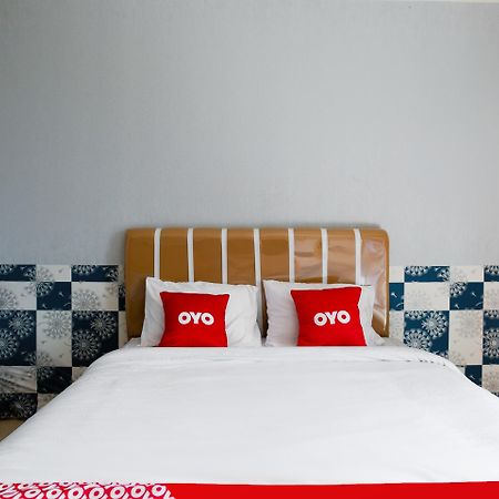 Oyo 2582 Apartemen Serpong Green View Tangerang Esterno foto