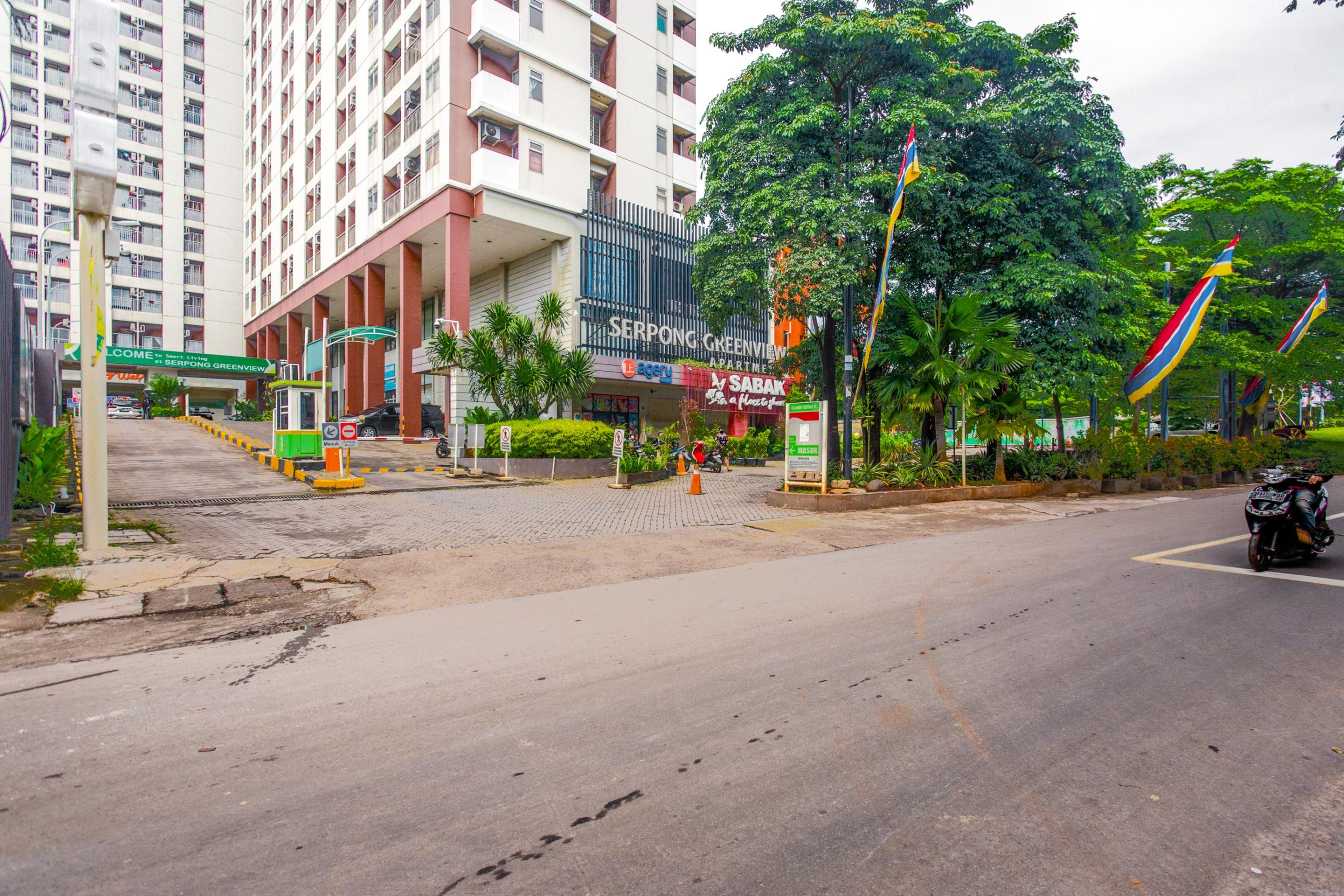 Oyo 2582 Apartemen Serpong Green View Tangerang Esterno foto
